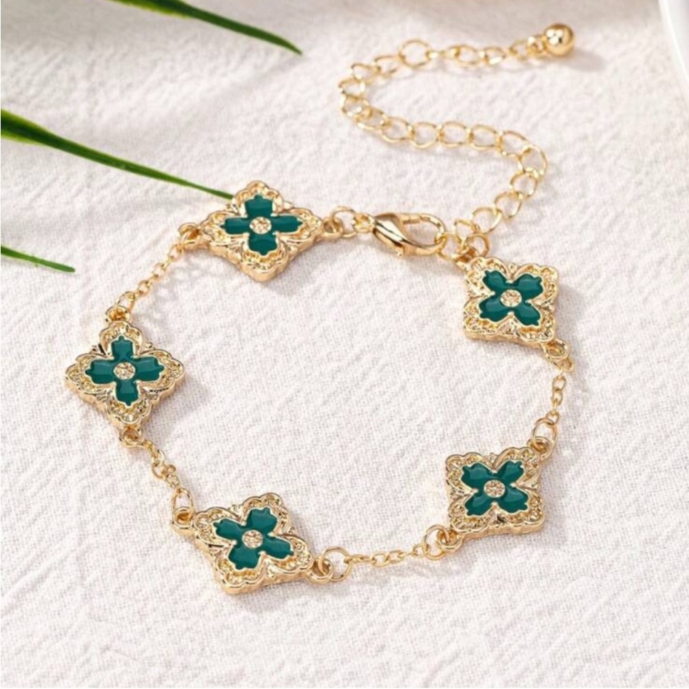 Goldstone & Green Clover Bracelet